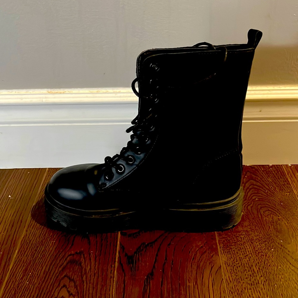 Female winter boots (Wild Diva) 8 1/2